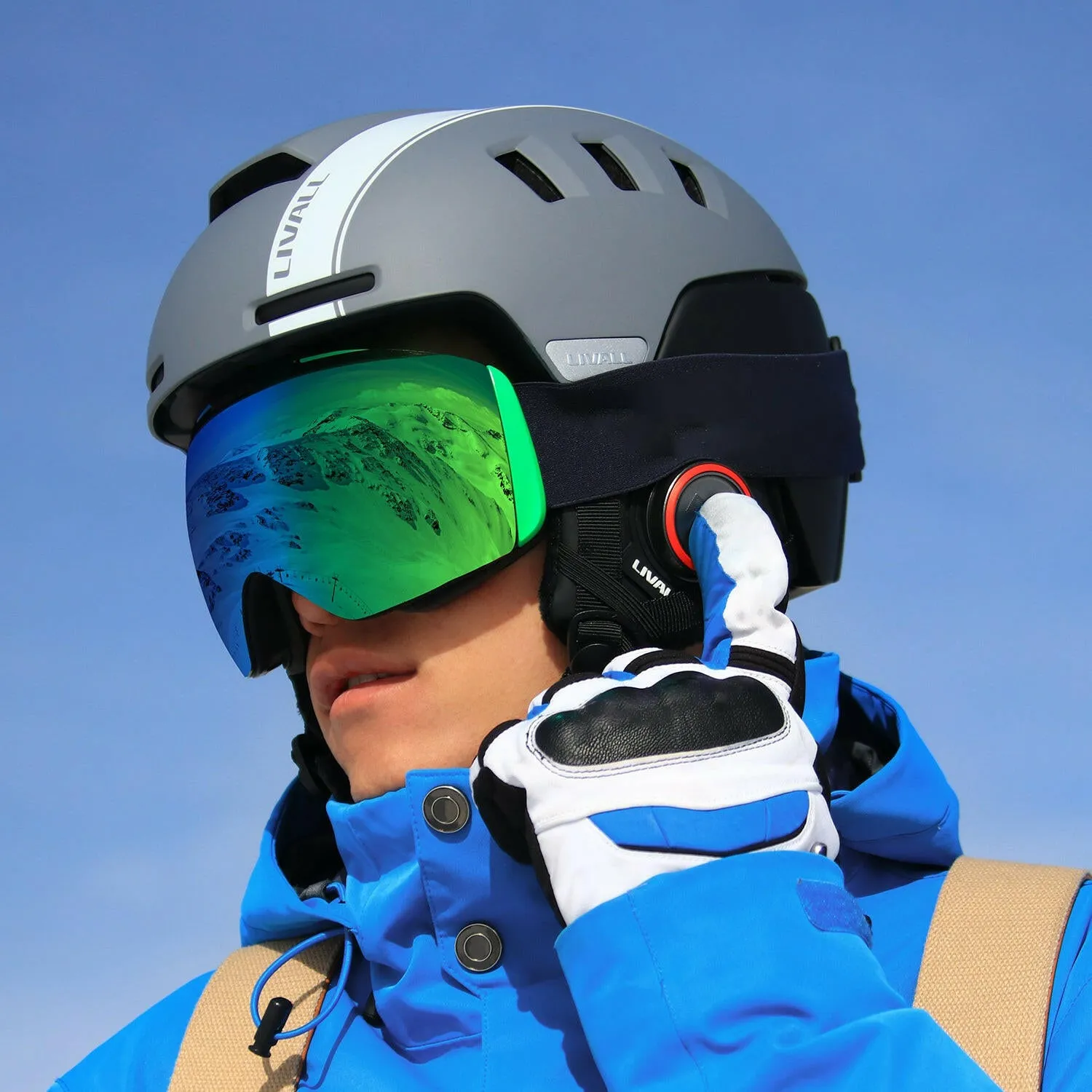 2022 LIVALL Smart Outdoor Sport Ski Snow Helmet Shield Snowboard Bluetooth Phone Helmet SOS Alert Walkie Talkie Stereo Speaker